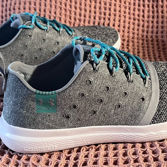 Shoes - Picture 2 of 6